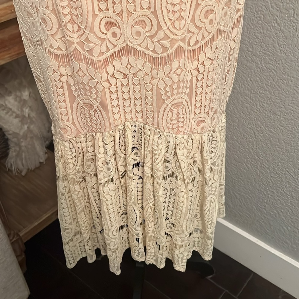 Anthropologie Vone cream Midi Cap Sleeve Lace Sheath Dress Size 2 - Picture 3 of 9